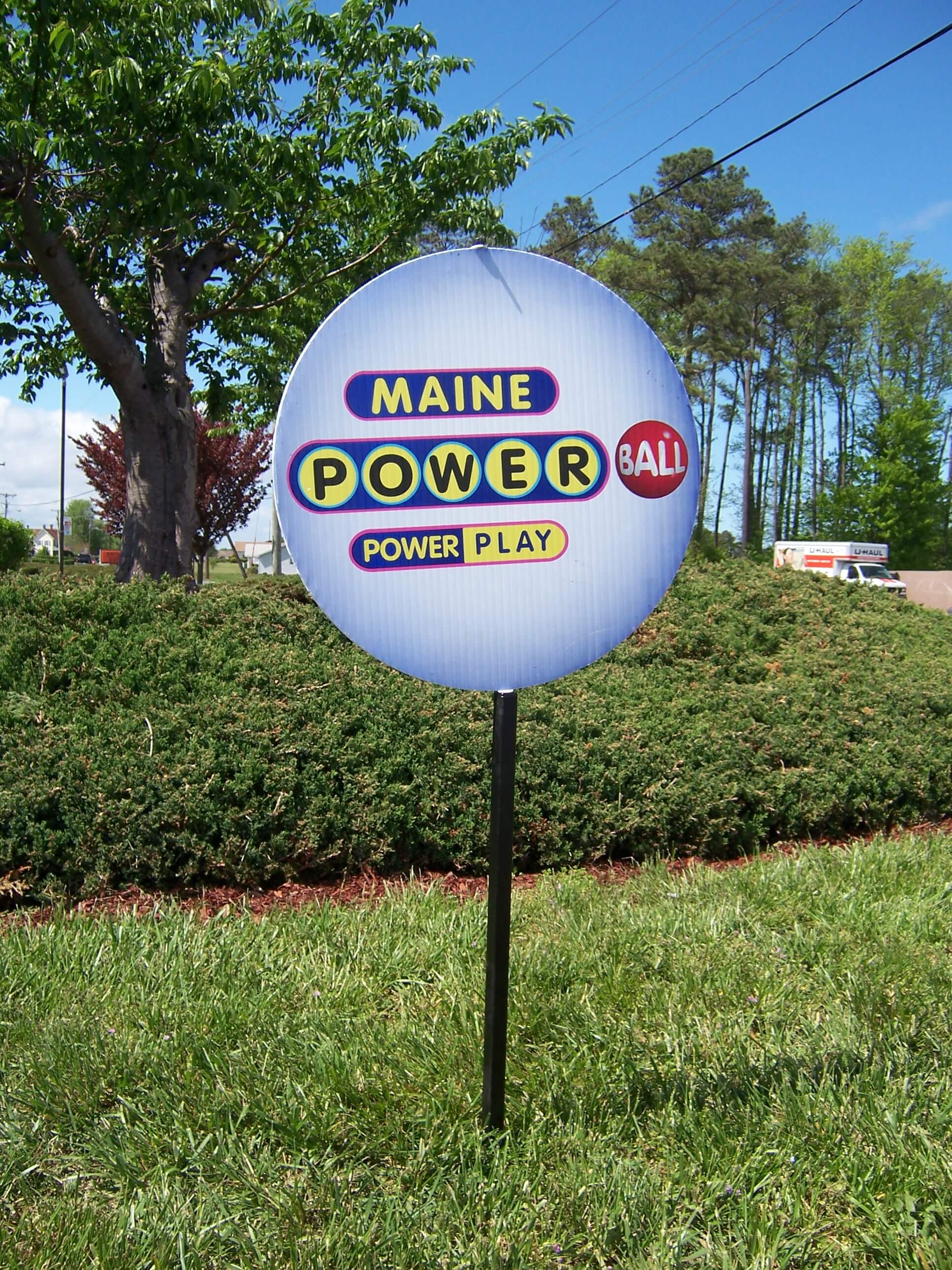 A lawn display using sign board as exterior merchandising